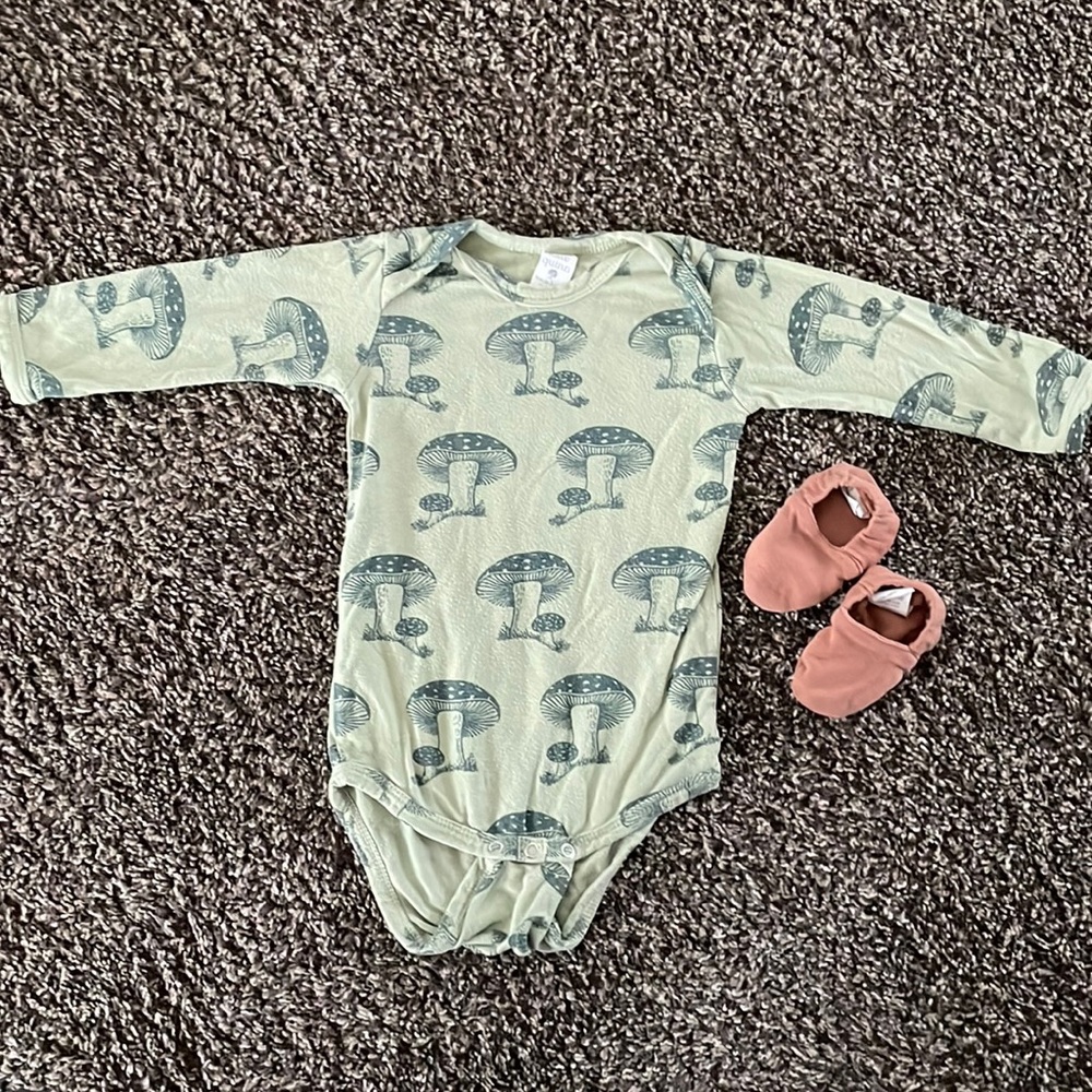 Kate Quinn onesie & booties